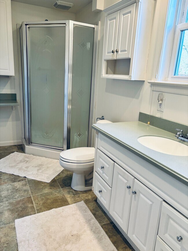 Building Photo - 1202 Yellowstone Dr