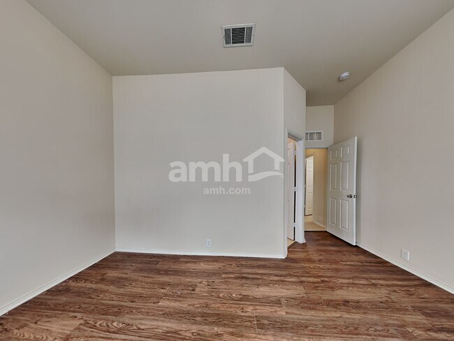 Building Photo - 1356 Napa Dr