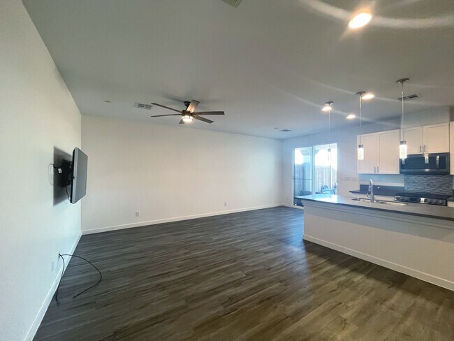 Building Photo - Single-story 1326 sq ft, townhome built in 2019 w/3 bed, 2 bath & spacious attached 2-car garage ...