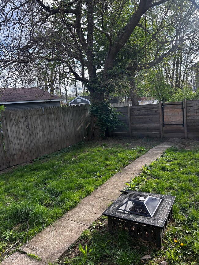 Building Photo - 3851 Broadway St