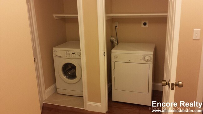 Building Photo - 276 Chestnut Hill Ave