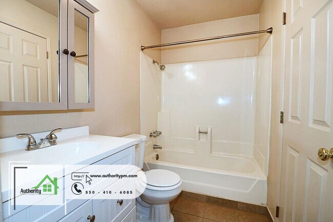 Building Photo - 1553 Bramble Pl