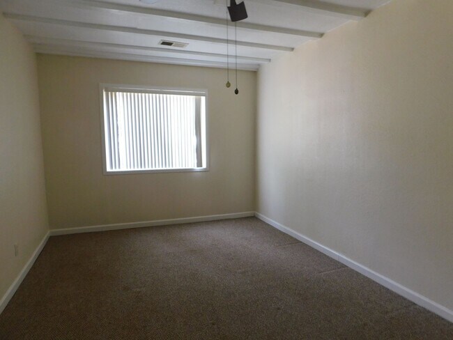 Building Photo - Charming 3 Bed 2 Bath House