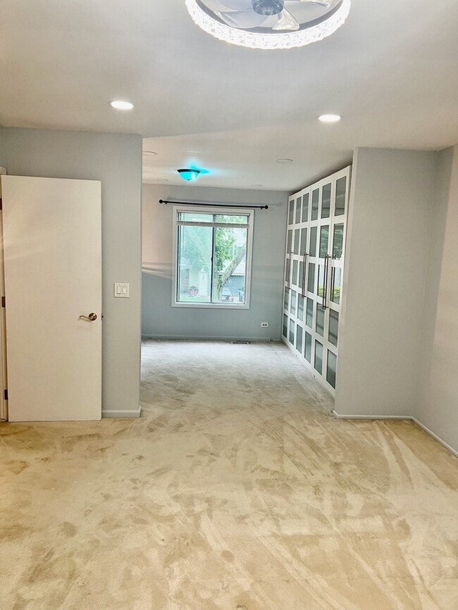 Building Photo - 214 Autumn Ln