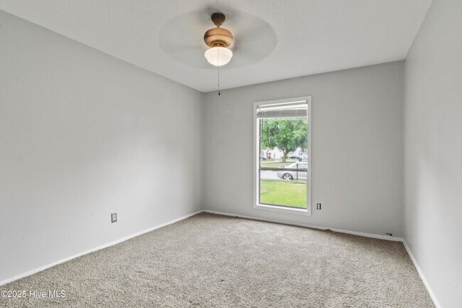 Building Photo - 134 Village Ct
