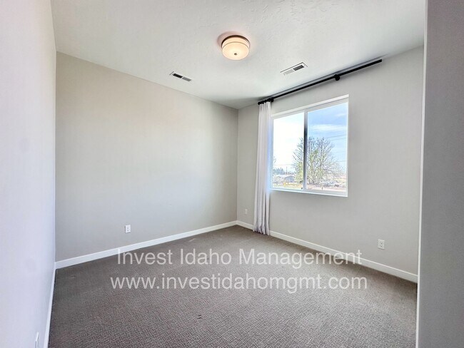 Building Photo - Luxury Gated Townhome in Star – Available Soon!