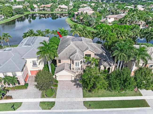 Building Photo - 10513 Versailles Blvd