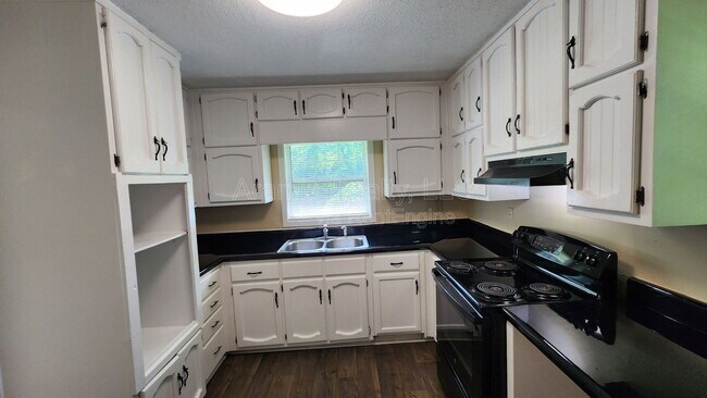 Building Photo - 6565 Camp St