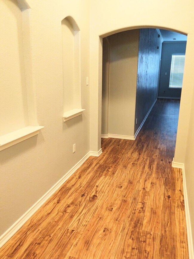 Building Photo - 4 Bed / 2 Bath House in secluded neighborhood with a park and walking trail