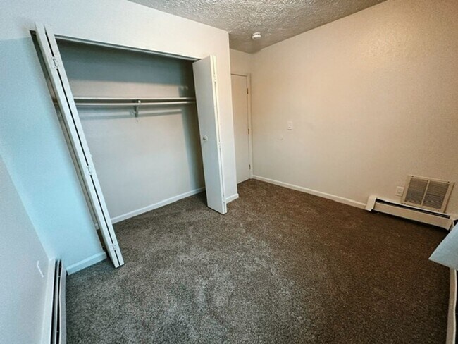 Building Photo - 3012 W 33rd Ave