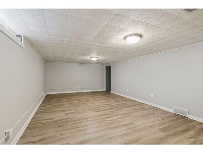 Building Photo - 6416 Wilryan Ave