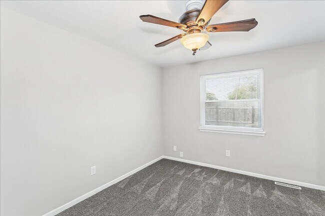 Building Photo - 3 bedroom 2 bath Ranch Home in South Wichita!