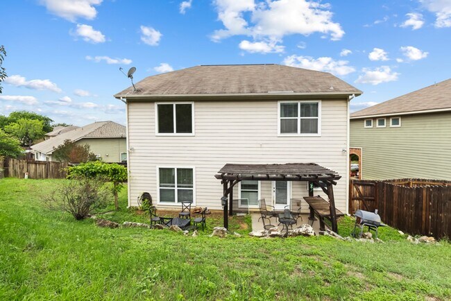 Building Photo - Charming Home Awaits: Spacious & Modern Living in a Prime Location