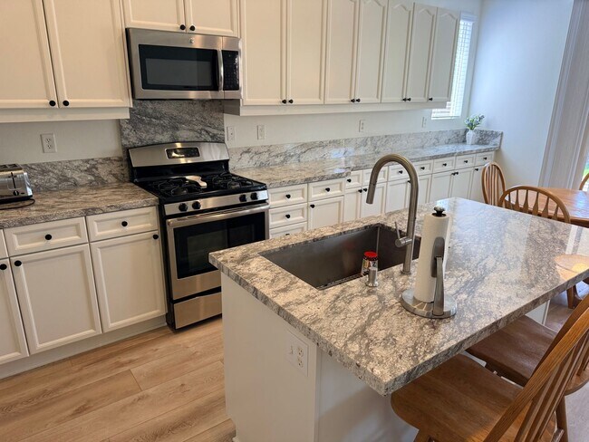 Building Photo - Beautiful 4-Bedroom Single-Story Home for Rent in Murrieta