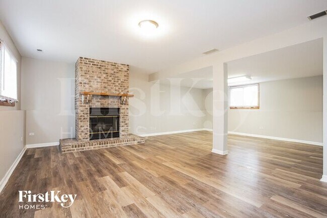 Building Photo - 2508 John Bourg Dr