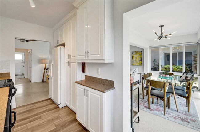 Building Photo - 425 Bayshore Dr