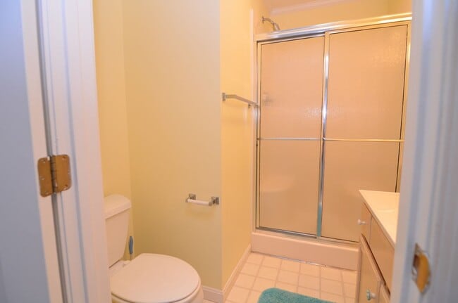 Building Photo - 3 BR, 2.5 BA Versailles Townhouse - Pet Fr...