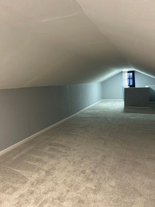 Building Photo - Brick Ranch for Rent in Mayfield HTS walking distance to Golden Gate Plaza