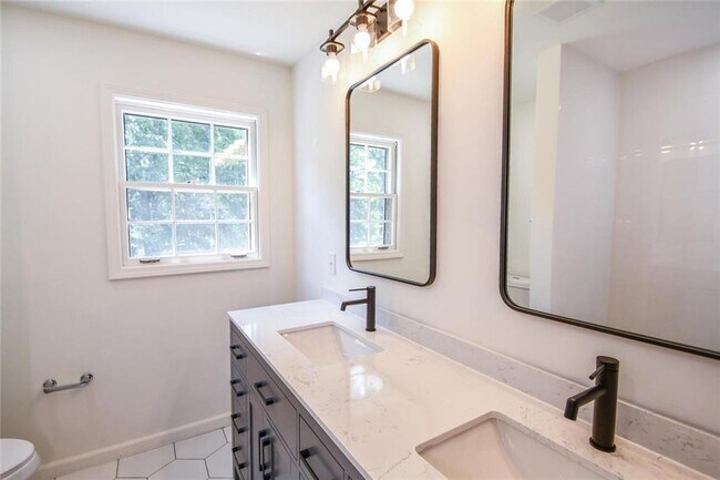 Building Photo - 17040 Birmingham Rd