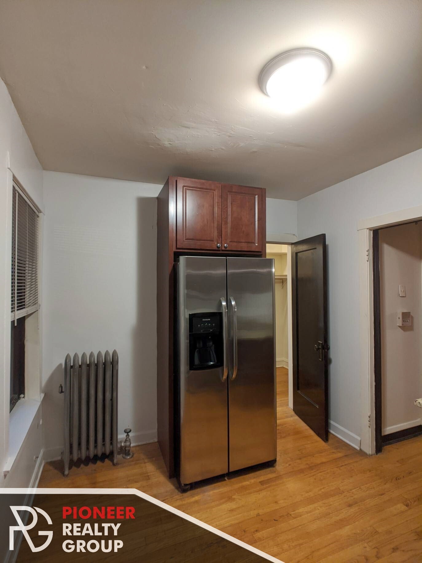 Building Photo - 2122 W Ainslie St