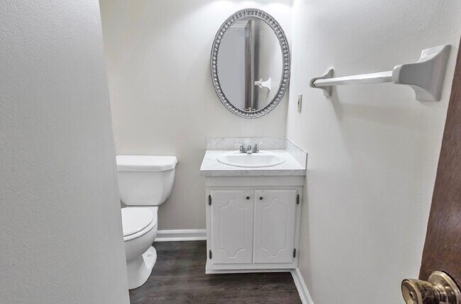 Building Photo - 102 Kimeran Ln