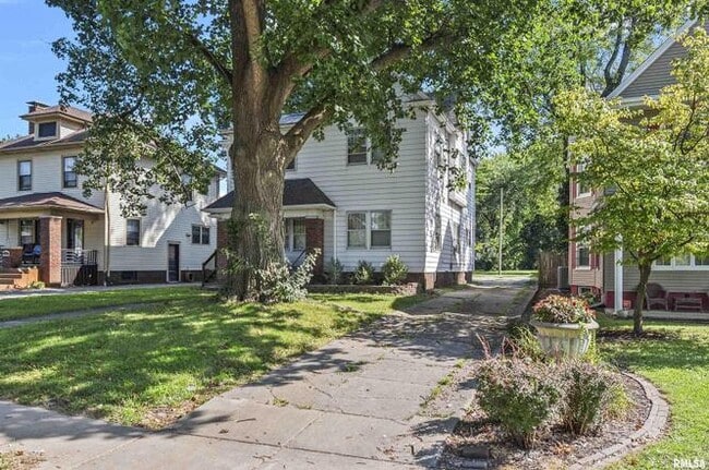 Building Photo - 1214 W Monroe St