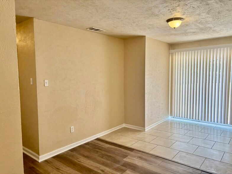 Building Photo - 474 Sweetbriar Dr