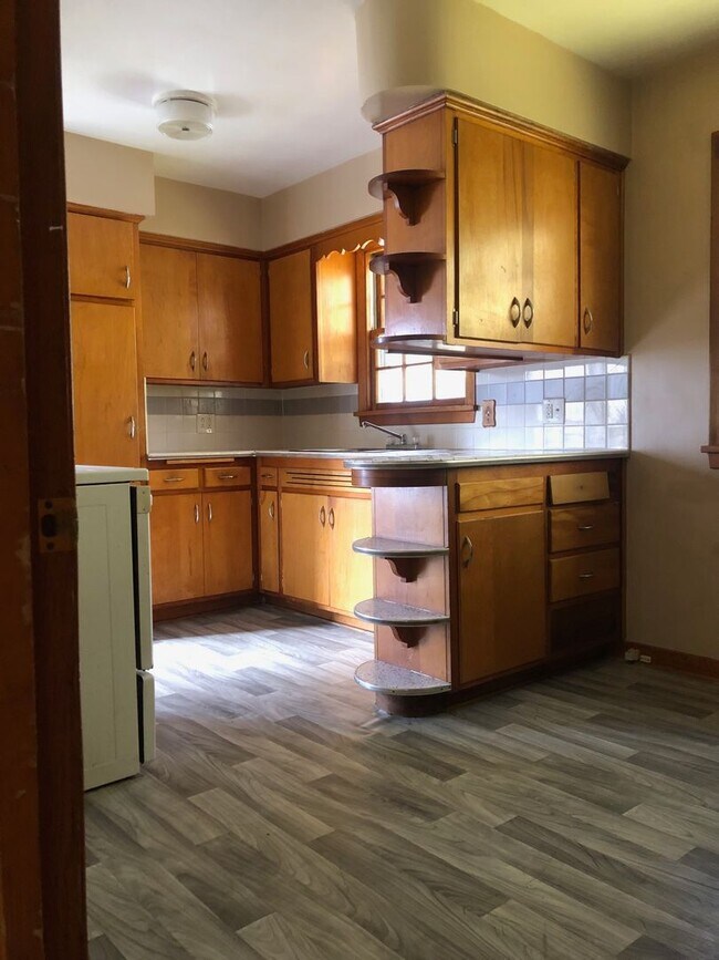 Building Photo - nice 2 bedroom house ready for move in ASAP.