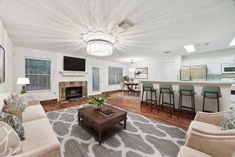 Building Photo - 227 Blushwood Pl