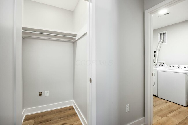 Building Photo - 1661 Franklin Park S