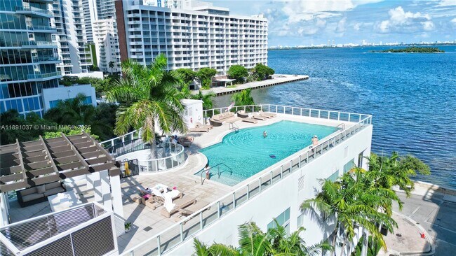 Building Photo - 2020 N Bayshore Dr
