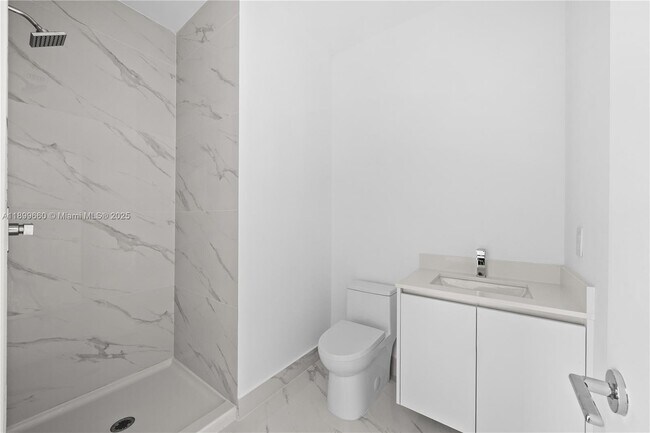 Building Photo - 700 NE 24th St