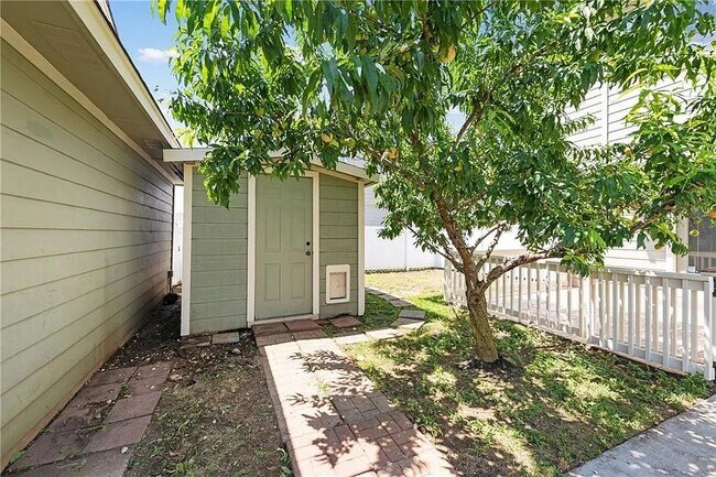 Building Photo - 1512 Davis Mountain Loop