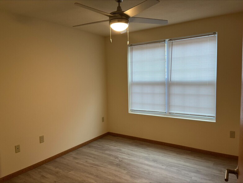 Building Photo - 350 Elk Village Dr