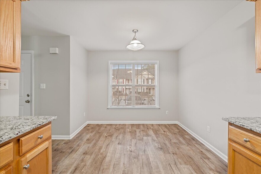 Building Photo - 120 Gatwick Ct