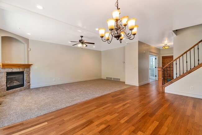 Building Photo - Beautiful home nestled in Pleasant Grove