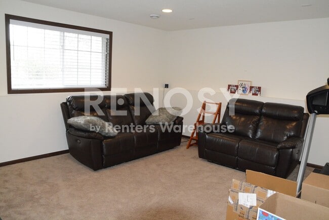 Building Photo - 9580 Madison Dr