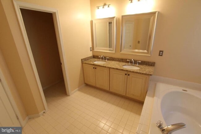 Building Photo - 10502 James Wren Way