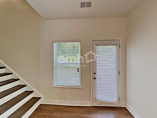 Building Photo - 104 Cobblestone Dr