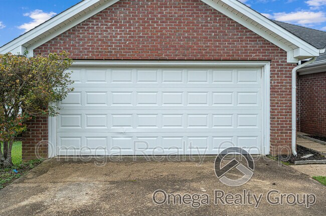 Building Photo - 5561 Heatherbrae Ln