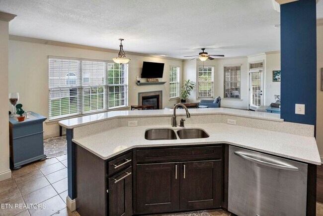 Building Photo - Luxury 5 Bedroom West Knox Home