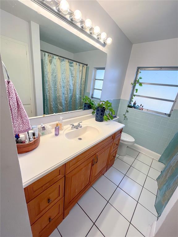 Building Photo - 4018 NW 10th Ave