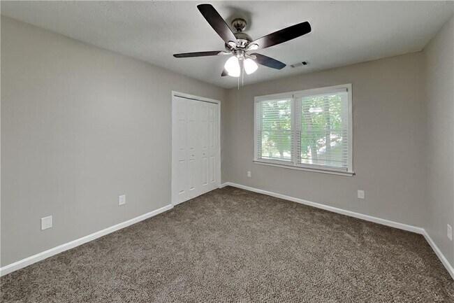 Building Photo - 385 Deerwood Dr