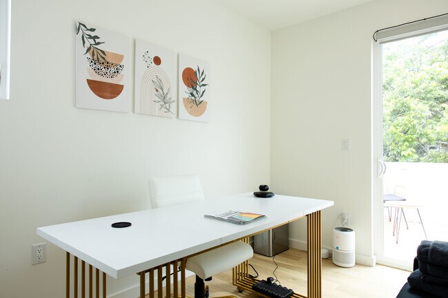 Building Photo - 507 S Park Dr