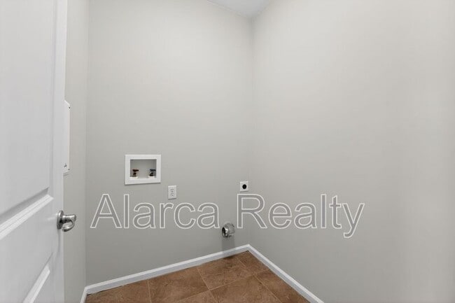 Building Photo - 10615 Poe Ct