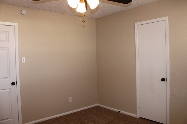 Building Photo - PRE-LEASING For August! 4 Bedroom/ 2 Bath Updated house close to TTU and LCU