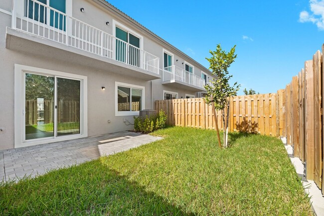 Building Photo - Brand new 3 bed 2.5 bath Townhouse with ya...