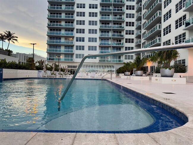 Building Photo - 6917 Collins Ave