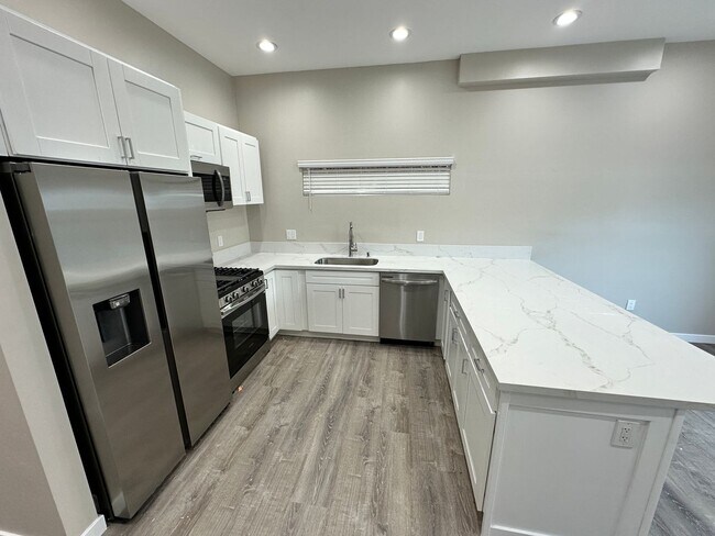 Building Photo - New (2025) 4 Bedroom House with High Ceilings