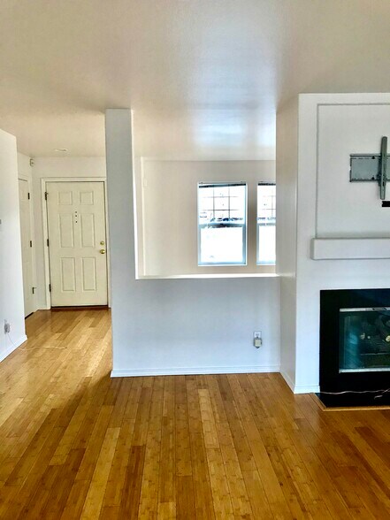 Enter with coat closet and Bonus room can be used for form living / dining or office - 1552 SE Ripplewood Ave